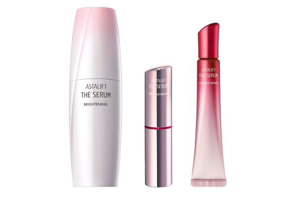 [hình ảnh] Các sản phẩm ASTALIFT THE SERUM trên nền trắng.